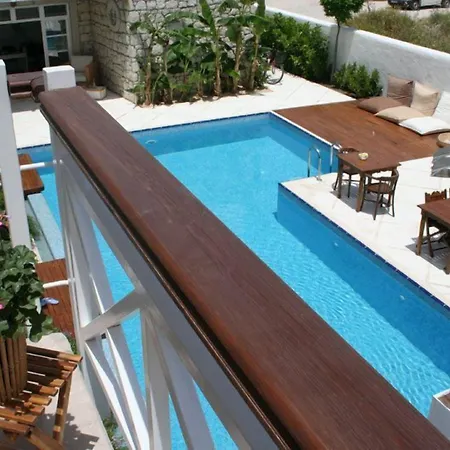 Alenos Boutique فندق ألاتشاتي